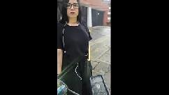Llevando una orden me encuentro con esta extraña y linda chica